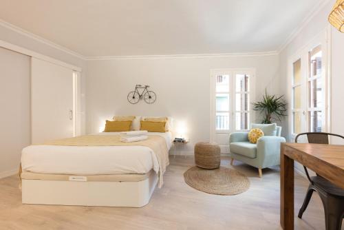 A bed or beds in a room at Bravissimo Barca Studio Dos
