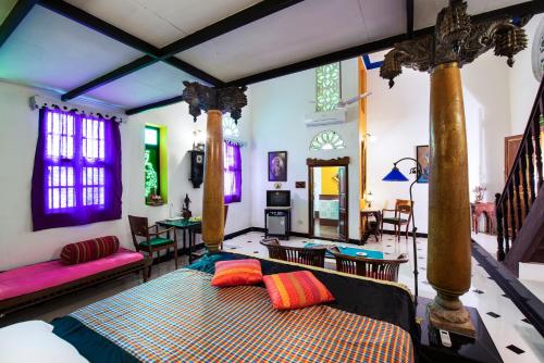 Postel nebo postele na pokoji v ubytování Indeco Hotels Swamimalai
