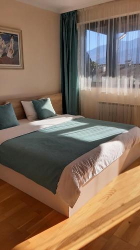 Studio- apartament Lake View Pravets Golf Resortにあるベッド