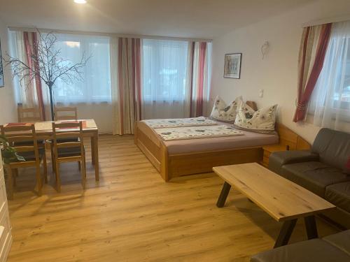 Posteľ alebo postele v izbe v ubytovaní Auszeit Salzkammergut Appartements