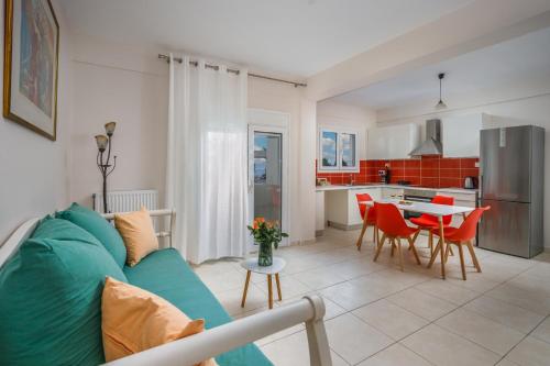 Η κουζίνα ή μικρή κουζίνα στο 4 Seasons villa-Sea view