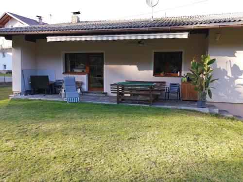 Κήπος έξω από το Apartmenthaus PARADISE
