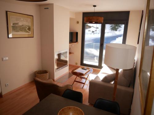 a living room with a couch and a table at Solana-El Tarter in El Tarter