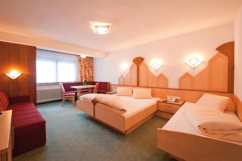 Ένα ή περισσότερα κρεβάτια σε δωμάτιο στο Hotel Garni Binta