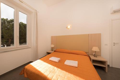 a bedroom with a bed with two towels on it at Affittacamere Da Flo in Monterosso al Mare