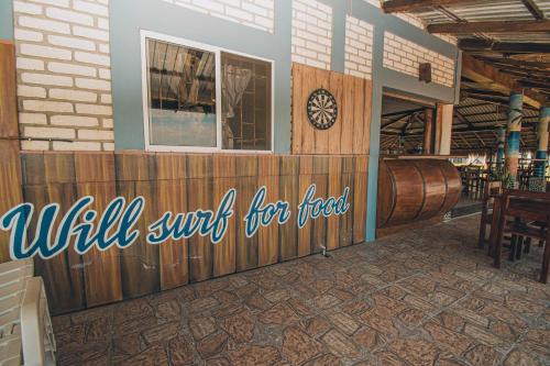 Ein Restaurant oder anderes Speiselokal in der Unterkunft The Barrel Hostel 