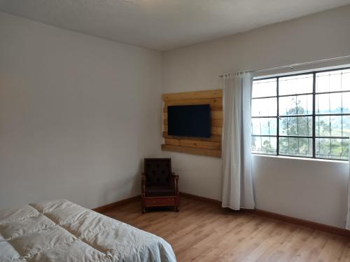 TV a/nebo společenská místnost v ubytování Hacienda El Castillo Hotel Boutique