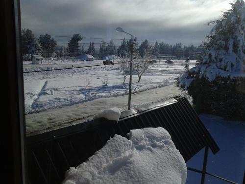 a pile of snow on a window with a street light at LA CASA DE COCO ALOJAMIENTO TURÍSTICO in Dina Huapi