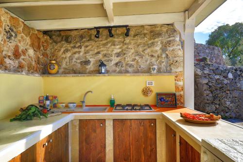 A kitchen or kitchenette at Antico Trullo Salentino