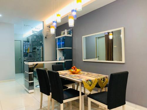 a dining room with a table and chairs and a mirror at KS1 HOMESTAY SKY MIRROR DOUBLE STOREY HOUSE (4BR) in Kuala Selangor