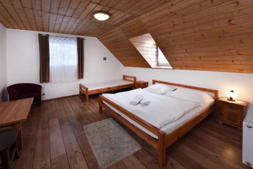 Кровать или кровати в номере Penzion Crystal