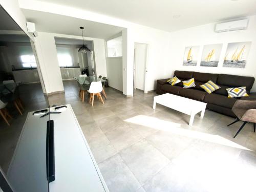 Casa moderna, piscina, playa, TV75, Netflix, PS4
