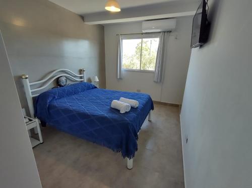 A bed or beds in a room at Los Nardos Duplex