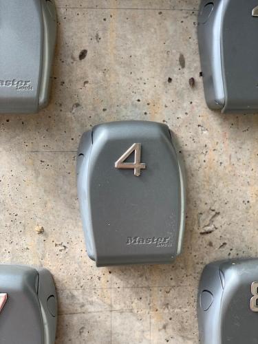 a metal object with a number four on a table at Apartmán s vyhlídkou in Horní Maršov