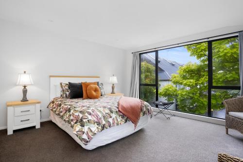 Llit o llits en una habitació de City Living - Christchurch Holiday Home