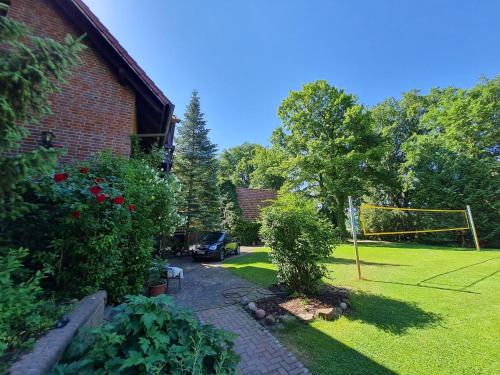 a backyard with a soccer goal in the yard at 4 Sterne-Haus am See in Waren
