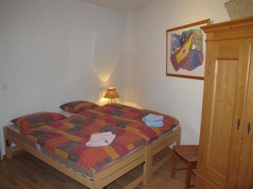 Кровать или кровати в номере Residenz Montfort E4 SIVI100
