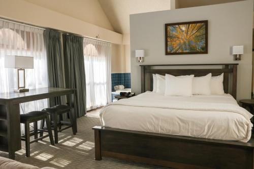 A bed or beds in a room at Lone Tree Golf Club and Hotel