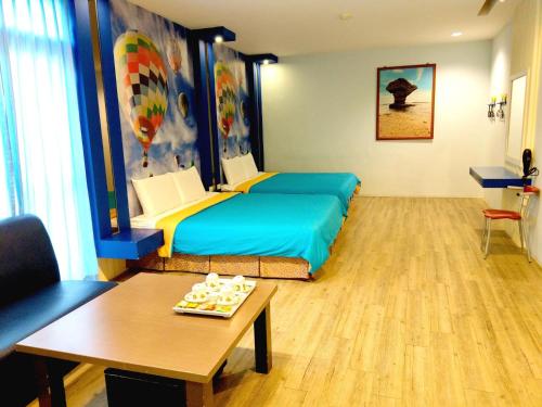 a hotel room with a bed and a table at Ship House in Xiaoliuqiu