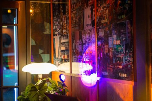 a room with a lamp and a wall with posters at Shourin Hotel Cheonan by Aank in Cheonan