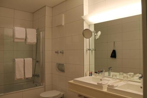 Ванная комната в relexa hotel Airport Düsseldorf/Ratingen