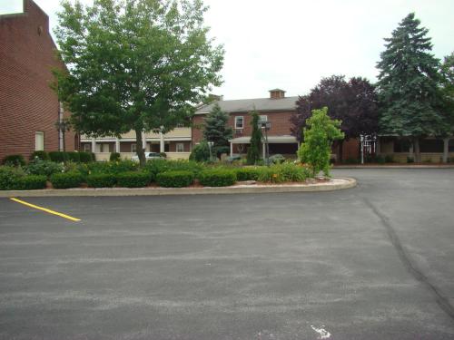 an empty parking lot in front of a brick building at Aderi Hotel Near Bucknell University in Lewisburg