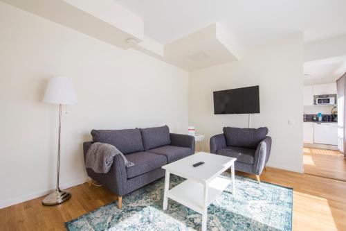 TV a/nebo společenská místnost v ubytování Continental Apartment Hotel Sollentuna