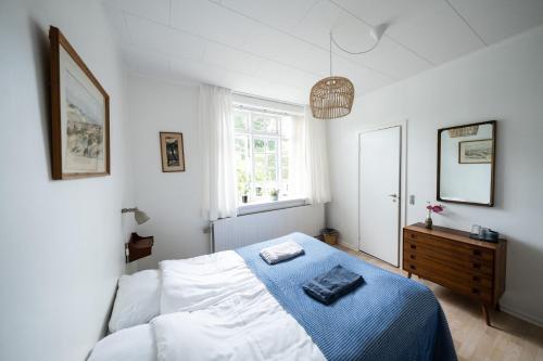 En eller flere senge i et værelse på Langebjerg Pension & Spisested