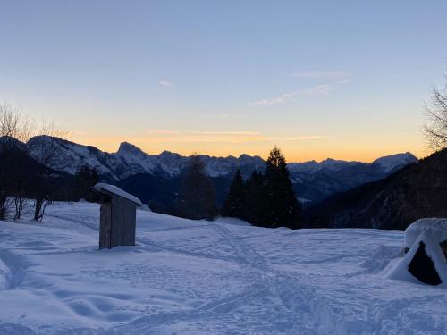a snow covered mountain with a trail in the snow at Hotel Enzo Moro in Sùtrio