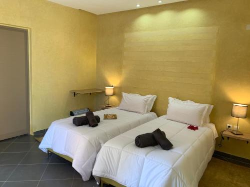 two beds sitting next to each other in a room at Villa Kesh Evasion Marrakech in Marrakech