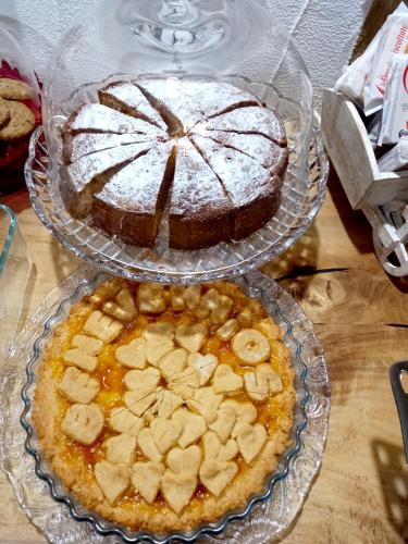 a pie with bananas on top of it on a table at B&B Santu Giuvanni "Un tuffo nel passato Fonnese" in Fonni