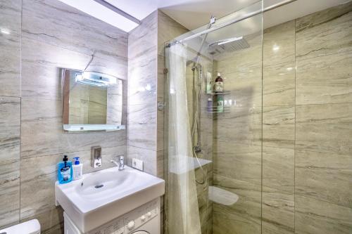 Ein Badezimmer in der Unterkunft GVC 301 New Gudauri