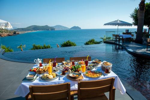 a table with food and a view of the ocean at Porto Amore Club Hotel in Alanya