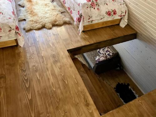 a room with a bed and a floor with wooden floors at VIP-Domyk in Rakhiv