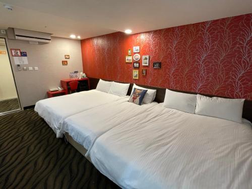 Postel nebo postele na pokoji v ubytování Funny Ximen Hotel
