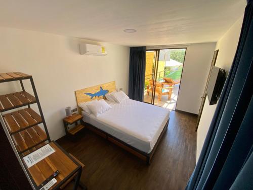 a bedroom with a bed with a blue star on it at Shark Town Mal Pais in Santa Teresa Beach
