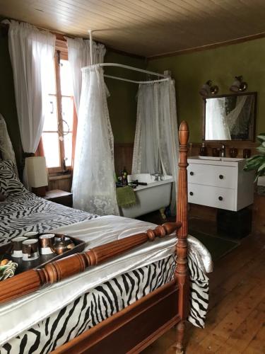 Postel nebo postele na pokoji v ubytování Gîte au Toit Bleu