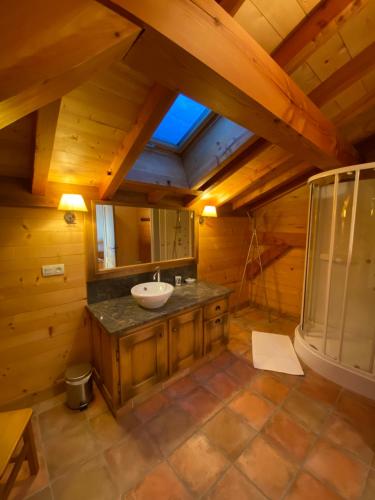 A bathroom at Chalet Pétérets