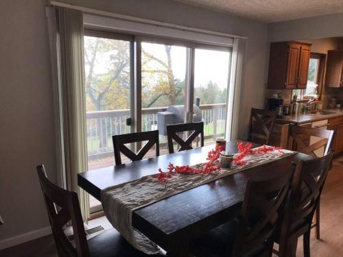 Φωτογραφία από το άλμπουμ του Spectacular Valley View in Wine Country σε Newberg