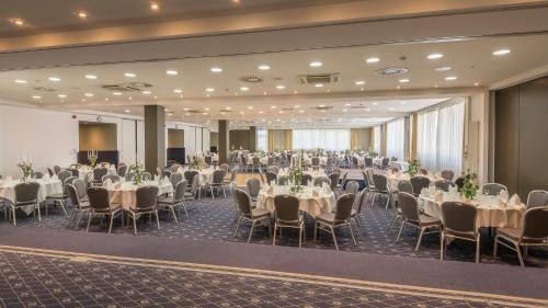 Restaurace v ubytování Holiday Inn Munich Unterhaching by IHG