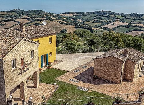 an aerial view of a house and a building at Il Ristoro Del Viandante in Offagna