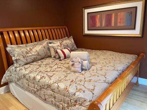 a bedroom with a bed with a wooden head board at 1Min to Percy Priest Lake 2 Masters Quiet Family Home in La Vergne