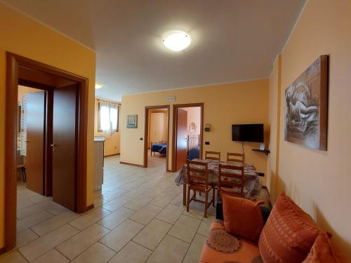 a living room with a table and a dining room at Agriturismo Il Melograno in Tessera