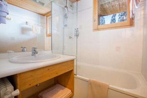 Koupelna v ubytování Hotel Les Lans