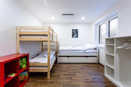 a bunk bed room with two bunk beds at Apartmány Na Výhledech in Loučná pod Klínovcem