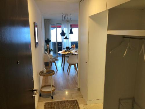 a kitchen and dining room with a table and chairs at Ferienwohnung nähe Flumserberg Ski Wandergebiet in Filzbach