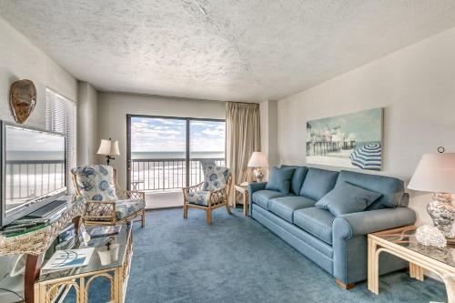 Crescent Tower I 301 - 3rd floor beach chic corner unit with an outdoor pool and Wifi