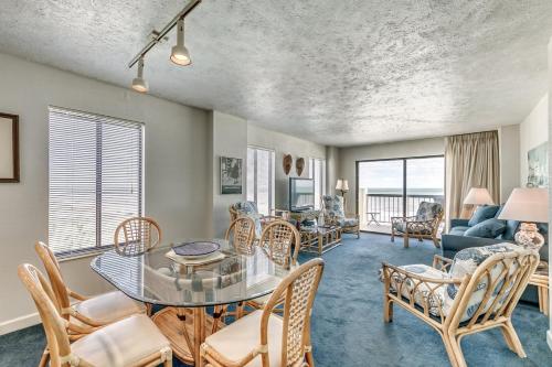 Crescent Tower I 301 - 3rd floor beach chic corner unit with an outdoor pool and Wifi
