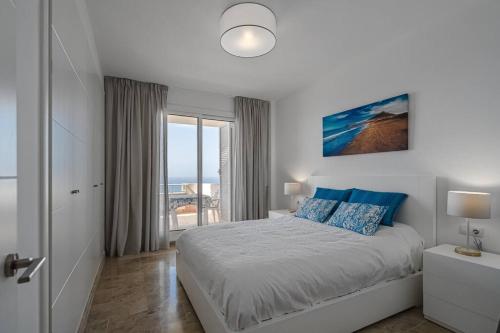 Postel nebo postele na pokoji v ubytování Amazing apartment with sea views and AC, PA06