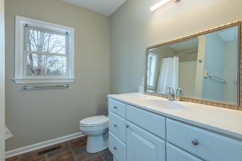Ванная комната в NEWLY Renovated near Asheville! HOT TUB and seasonal POOL!